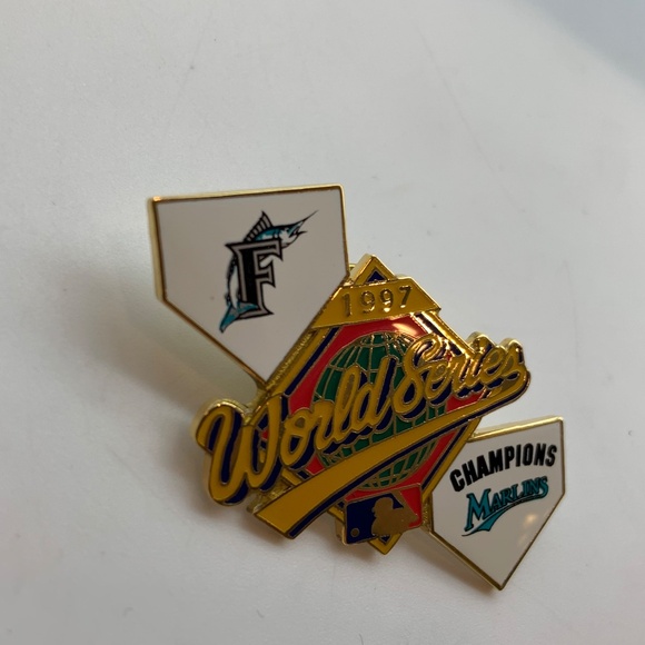 Vintage Florida Marlins 1997 World Series Champions Baseball Lapel Pin - Picture 2 of 11
